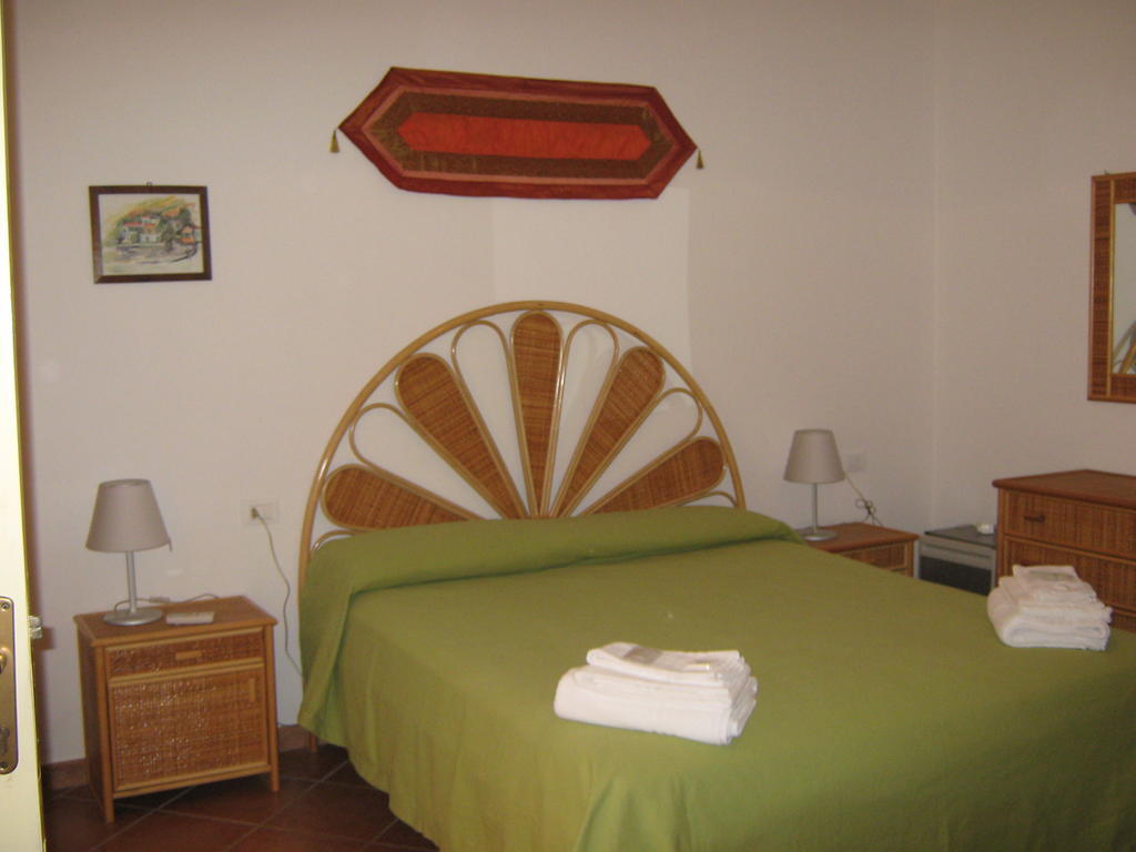 Albergo Seaside Leni Room photo